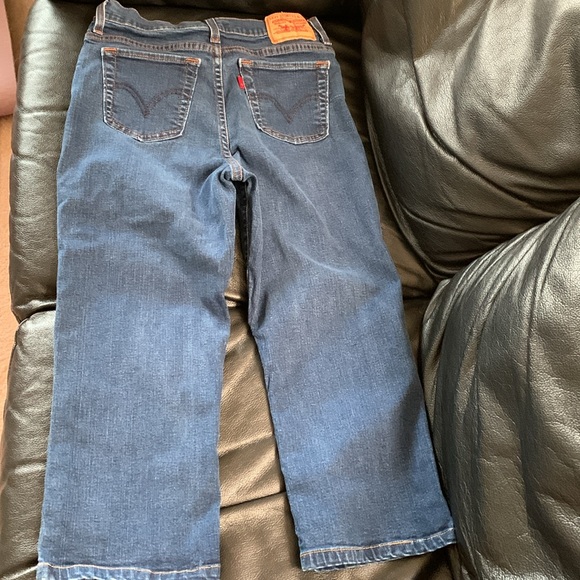 Levi’s Women’s Denim Capris, Size 6 - Picture 2 of 6